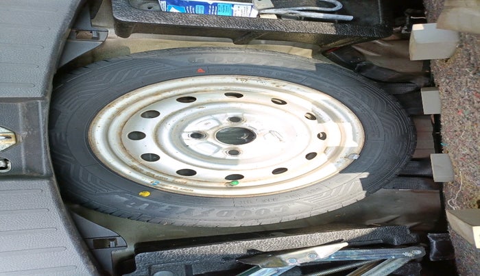 2016 Maruti Wagon R 1.0 LXI, Petrol, Manual, 57,445 km, tyre