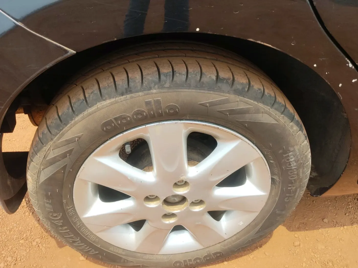 2011 Nissan Micra XV DIESEL, Diesel, Manual, 1,99,160 km, tyre