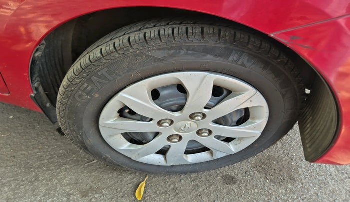 2016 Hyundai Eon MAGNA +, Petrol, Manual, 28,598 km, tyre