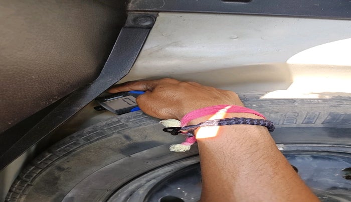 2015 Maruti Swift VDI, Diesel, Manual, 81,215 km, tyre