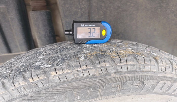 2015 Maruti Swift VDI, Diesel, Manual, 81,215 km, tyre