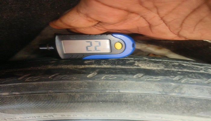 2011 Tata Indigo CS LX TDI, Diesel, Manual, 3,33,456 km, tyre