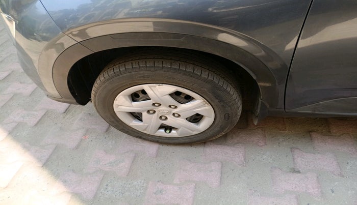 2022 Hyundai VENUE S 1.2, Petrol, Manual, 22,213 km, tyre