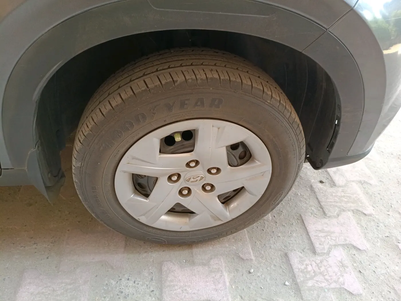 2022 Hyundai VENUE S 1.2, Petrol, Manual, 22,213 km, tyre