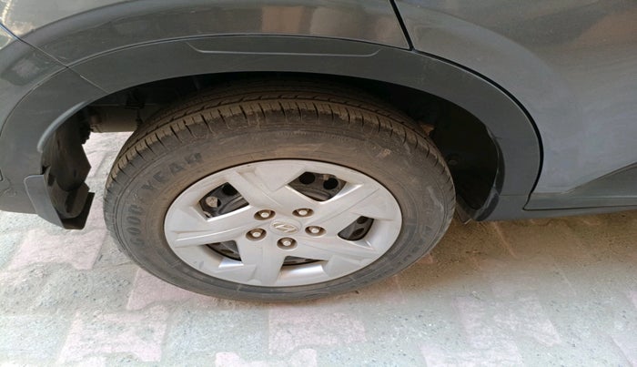 2022 Hyundai VENUE S 1.2, Petrol, Manual, 22,213 km, tyre