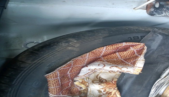 2023 KIA SONET HTK PLUS 1.2, CNG, Manual, 33,424 km, tyre