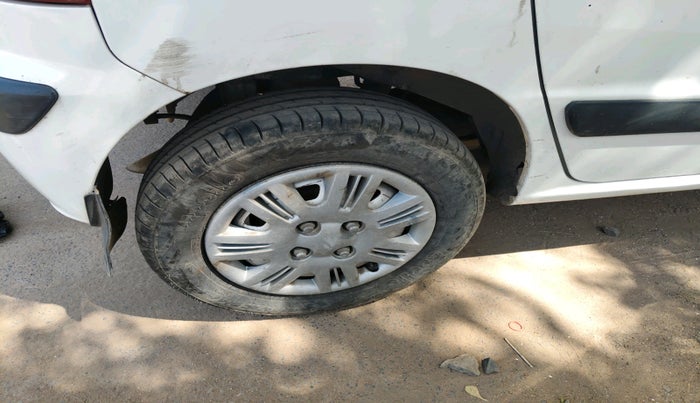 2014 Hyundai Santro Xing GL, CNG, Manual, 81,024 km, tyre