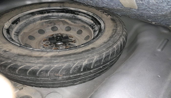 2013 Hyundai Eon MAGNA +, Petrol, Manual, 97,648 km, tyre