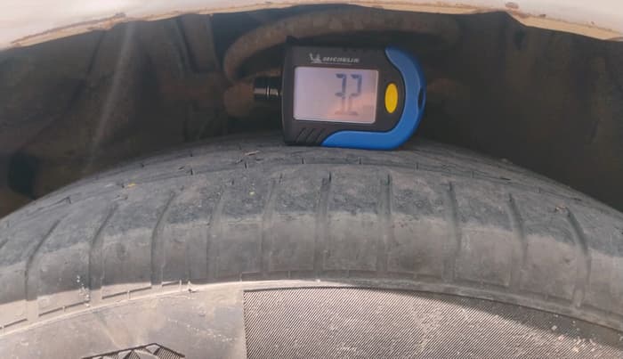 2011 Hyundai i20 ASTA 1.4 CRDI, Diesel, Manual, 2,40,671 km, tyre