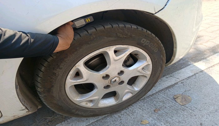 2015 Renault Scala RXL DIESEL, Diesel, Manual, 1,10,373 km, tyre