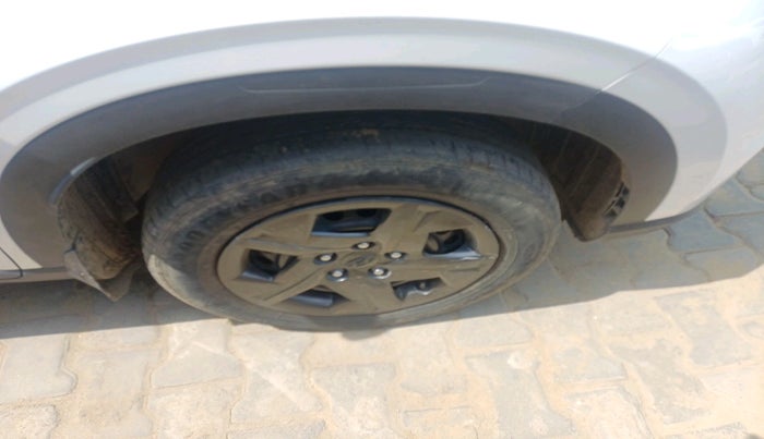 2023 Hyundai VENUE S PLUS 1.5 CRDI, Diesel, Manual, 40,000 km, tyre