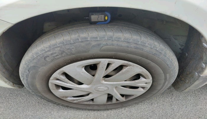 2015 Maruti Swift VXI, CNG, Manual, 1,22,576 km, tyre