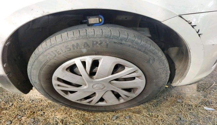 2015 Maruti Swift VXI, CNG, Manual, 1,22,576 km, tyre