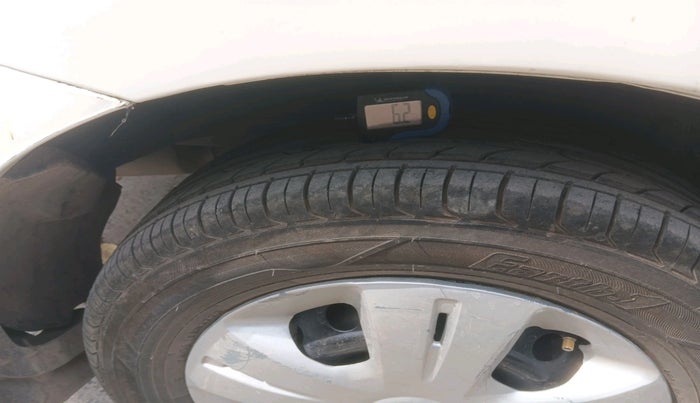 2011 Toyota Etios G, CNG, Manual, 1,82,431 km, tyre