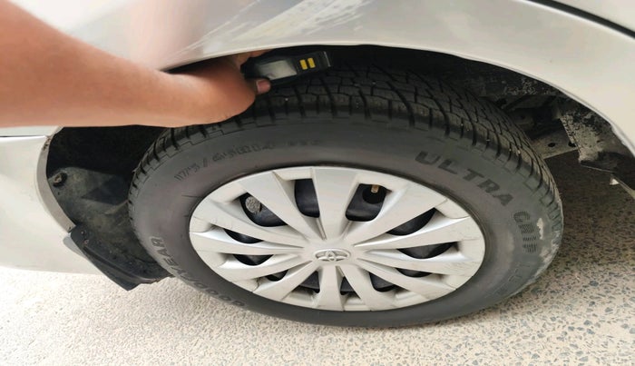 2011 Toyota Etios G, CNG, Manual, 1,17,064 km, tyre