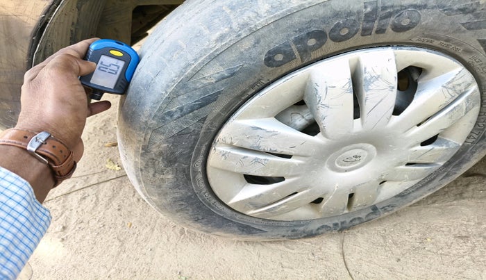 2014 Hyundai Eon ERA +, Petrol, Manual, 30,644 km, tyre