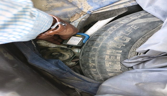 2014 Hyundai Eon ERA +, Petrol, Manual, 30,644 km, tyre