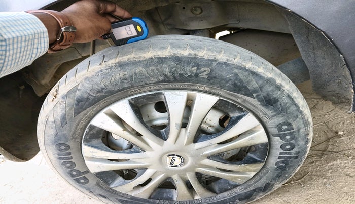 2014 Hyundai Eon ERA +, Petrol, Manual, 30,644 km, tyre