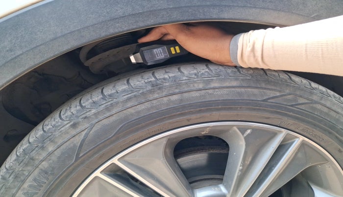 2016 Hyundai Creta SX PLUS AT 1.6 DIESEL, Diesel, Automatic, 2,12,666 km, tyre