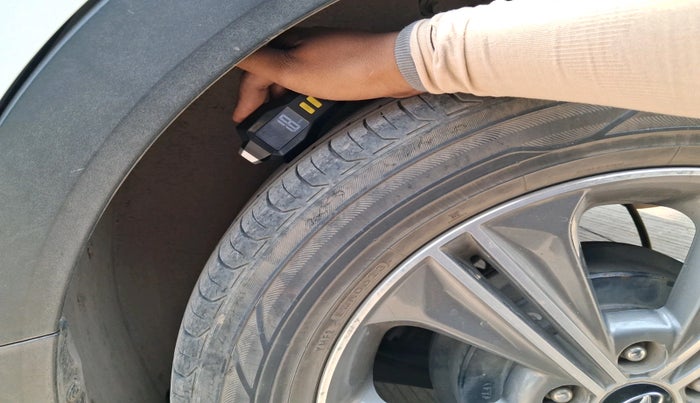 2016 Hyundai Creta SX PLUS AT 1.6 DIESEL, Diesel, Automatic, 2,12,666 km, tyre