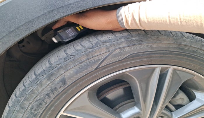 2016 Hyundai Creta SX PLUS AT 1.6 DIESEL, Diesel, Automatic, 2,12,666 km, tyre