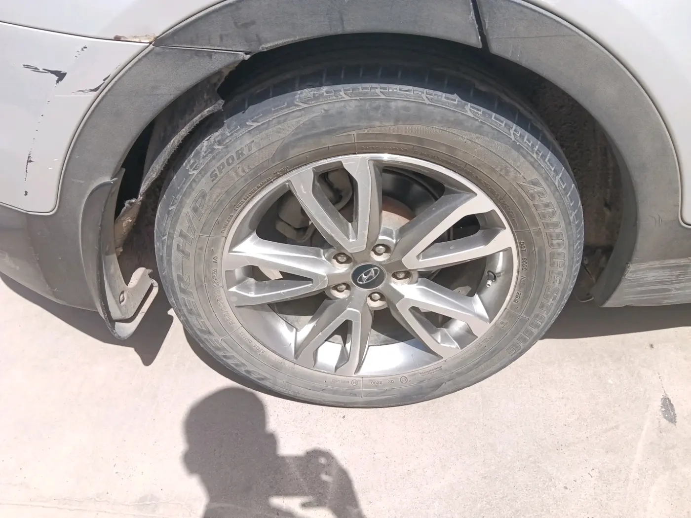 2015 Hyundai Santa Fe 2 WD AT, Diesel, Automatic, 1,23,238 km, tyre
