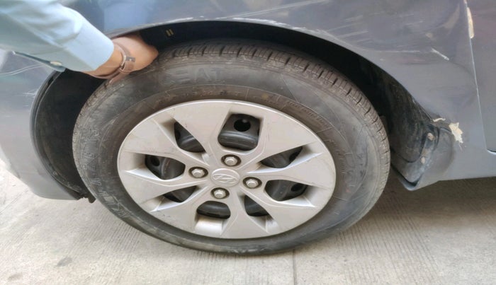 2014 Hyundai Xcent S 1.2, Petrol, Manual, 32,013 km, tyre