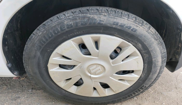 2013 Maruti Swift VXI, Petrol, Manual, 75,313 km, tyre