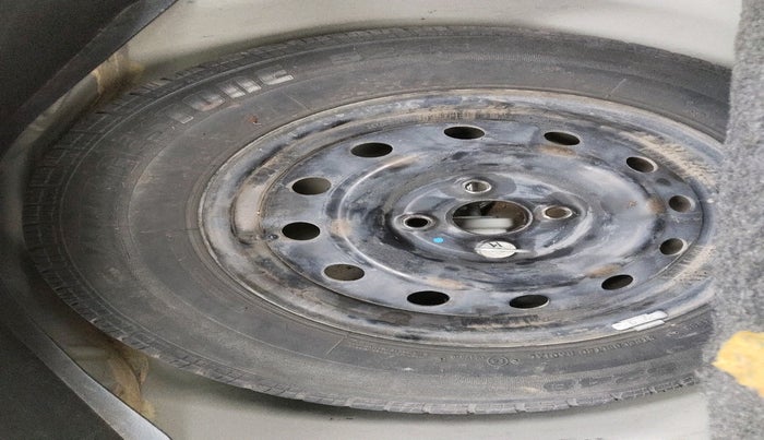 2013 Maruti Swift VXI, Petrol, Manual, 75,313 km, tyre