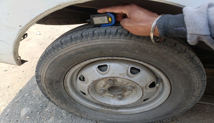 2013 Maruti Eeco 5 STR, Petrol, Manual, 2,71,496 km, tyre