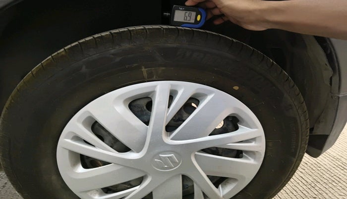 2015 Maruti Swift VXI, Petrol, Manual, 99,914 km, tyre