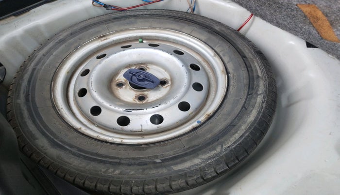 2019 Maruti Swift LXI, Petrol, Manual, 1,00,726 km, tyre