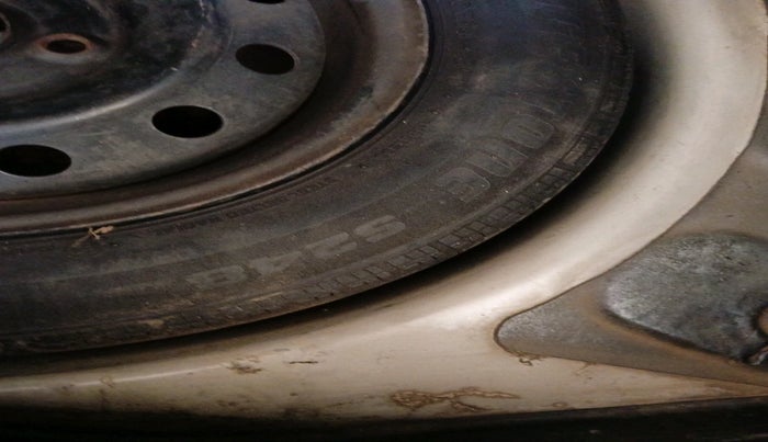 2011 Maruti Swift VDI, Diesel, Manual, 2,10,223 km, tyre