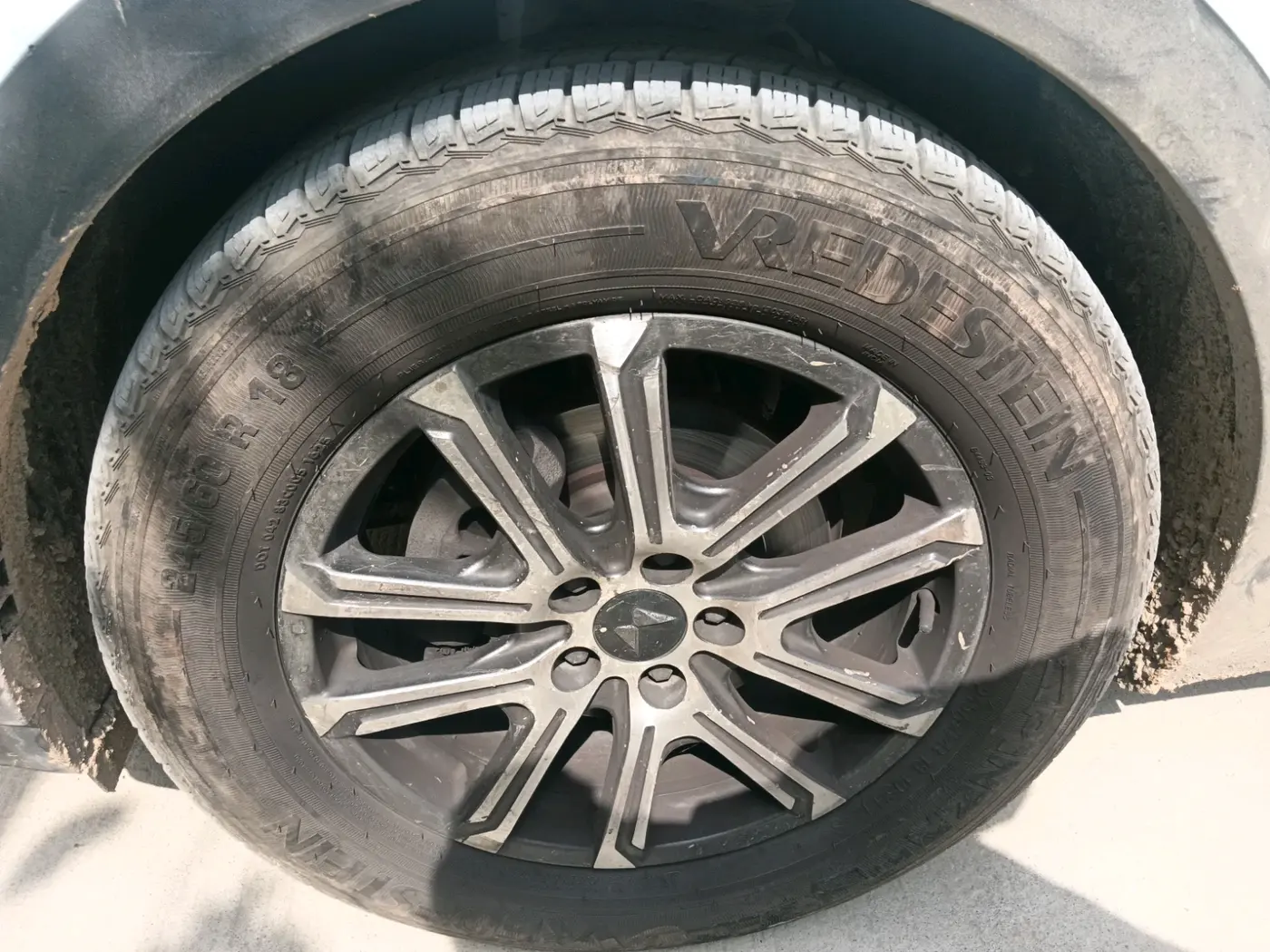 2022 Mahindra XUV700 AX 7 LUXURY D AT 7 STR, Diesel, Automatic, 1,34,500 km, tyre
