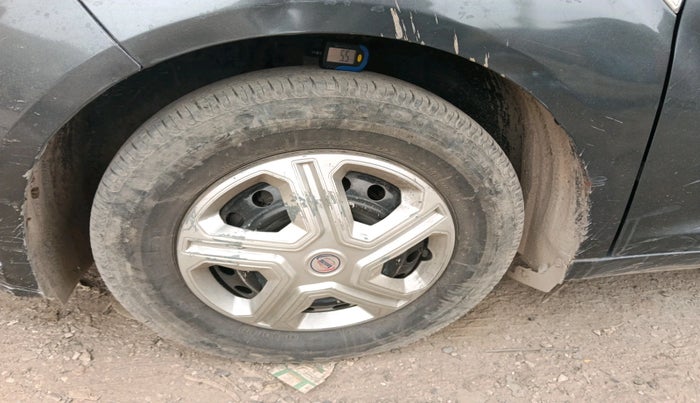 2023 Tata ALTROZ XE PETROL, Petrol, Manual, 33,147 km, tyre