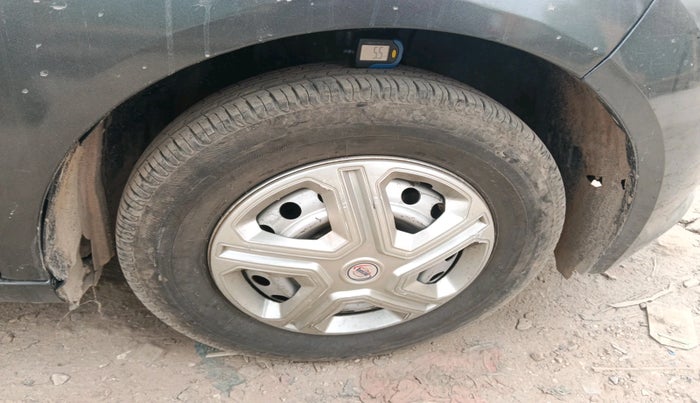 2023 Tata ALTROZ XE PETROL, Petrol, Manual, 33,147 km, tyre