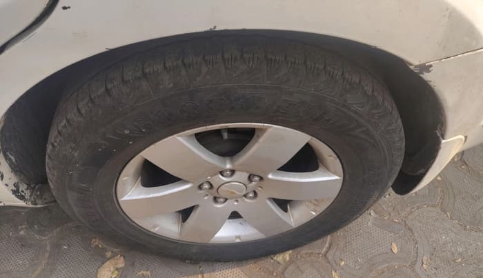 2012 Chevrolet Captiva LTZ AWD AT, Diesel, Automatic, 1,15,557 km, tyre