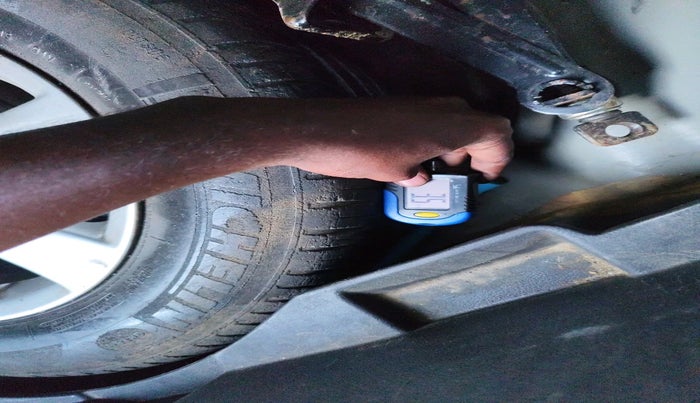 2009 Toyota Corolla Altis G PETROL, Petrol, Manual, 1,15,000 km, tyre