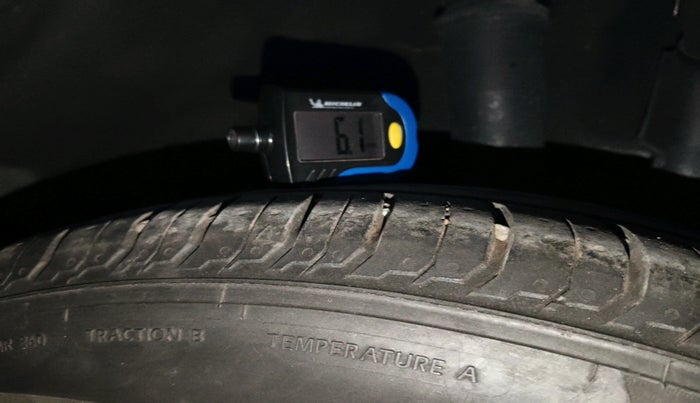 2022 Hyundai NEW I20 ASTA 1.2 MT, Petrol, Manual, 17,809 km, tyre