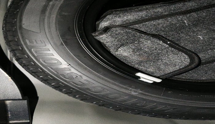 2022 Hyundai NEW I20 ASTA 1.2 MT, Petrol, Manual, 17,809 km, tyre