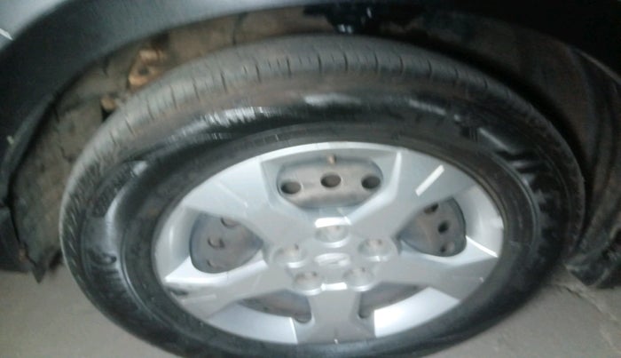 2019 Mahindra XUV300 W6 1.2 PETROL, Petrol, Manual, 56,241 km, tyre