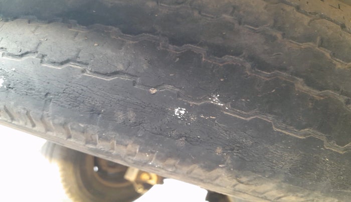 2007 Mahindra Scorpio 2.6 SLX CRDE, Diesel, Manual, 1,44,319 km, tyre