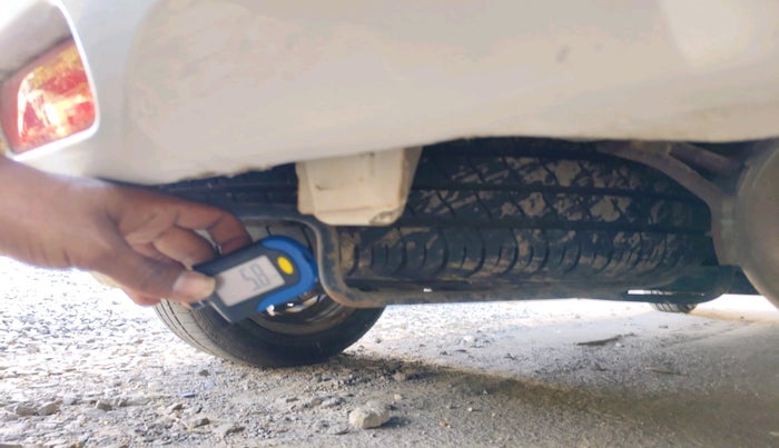 2015 Maruti Ertiga VXI, CNG, Manual, 1,02,109 km, tyre