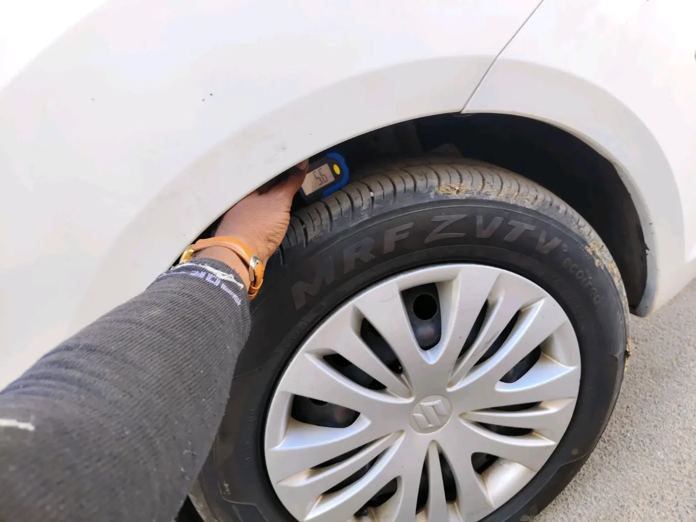 2015 Maruti Ertiga VXI, CNG, Manual, 1,02,109 km, tyre