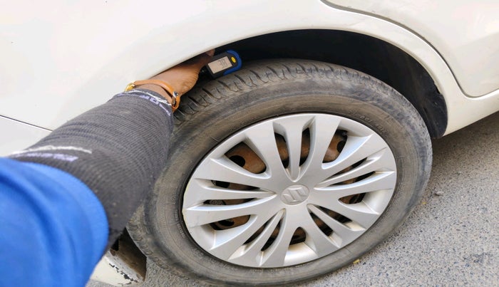 2015 Maruti Ertiga VXI, CNG, Manual, 1,02,109 km, tyre