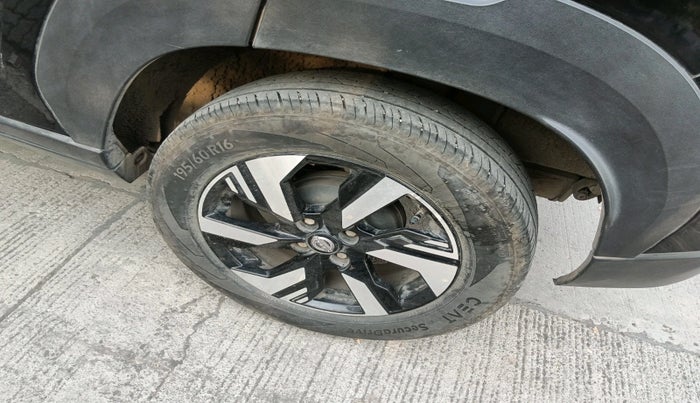 2024 Nissan MAGNITE Tekna B4D 1.0 Petrol AMT, Petrol, Automatic, 29,807 km, tyre