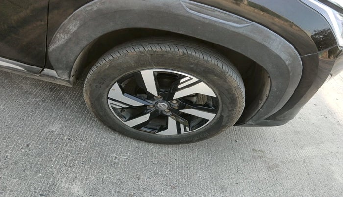 2024 Nissan MAGNITE Tekna B4D 1.0 Petrol AMT, Petrol, Automatic, 29,807 km, tyre