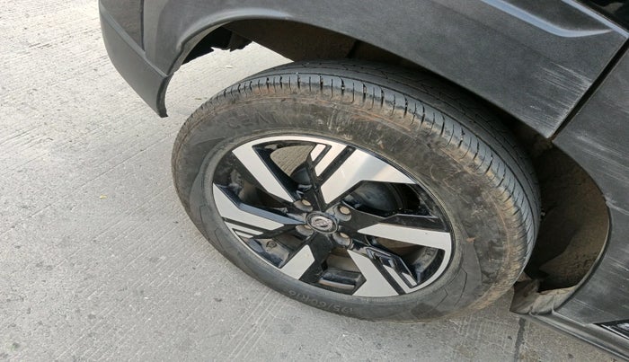 2024 Nissan MAGNITE Tekna B4D 1.0 Petrol AMT, Petrol, Automatic, 29,807 km, tyre