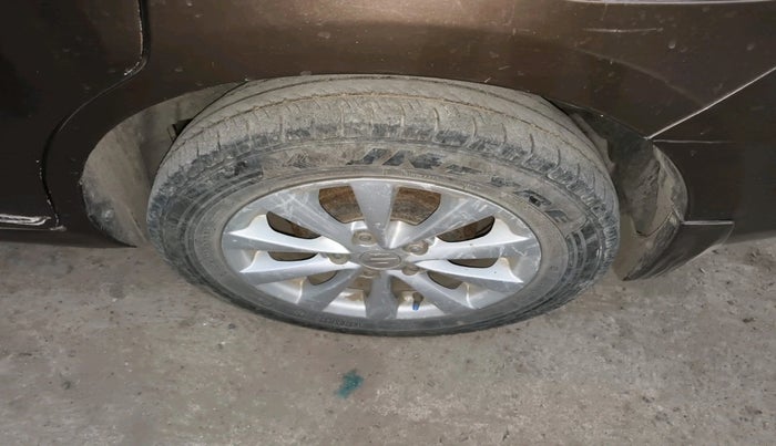 2013 Maruti Ertiga ZDI, Diesel, Manual, 1,66,221 km, tyre