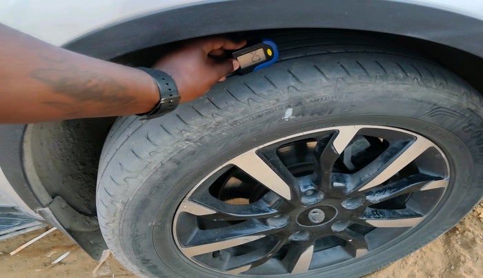 2018 Mahindra XUV500 W11, Diesel, Manual, 1,33,150 km, tyre